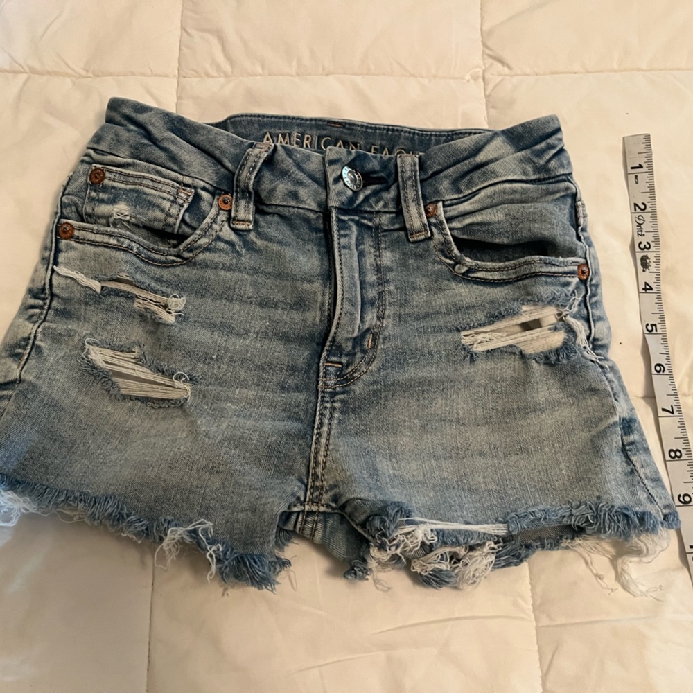 American Eagle Outfitters Light Wash Distressed Denim Shorts size 00